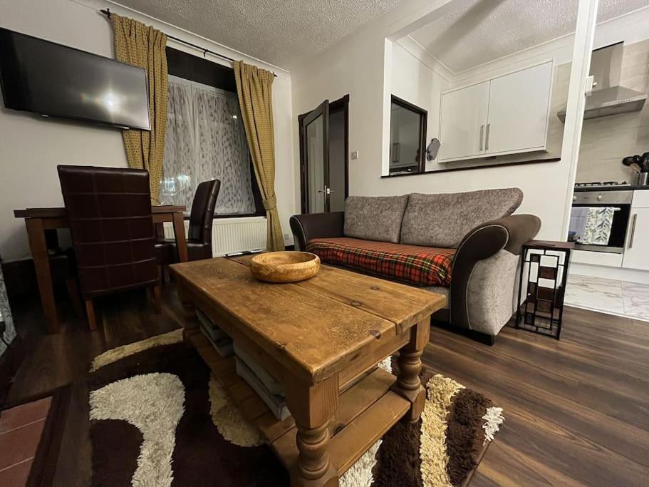 The Nook Crieff - Central 2-Bed With Garden :) Zewnętrze zdjęcie